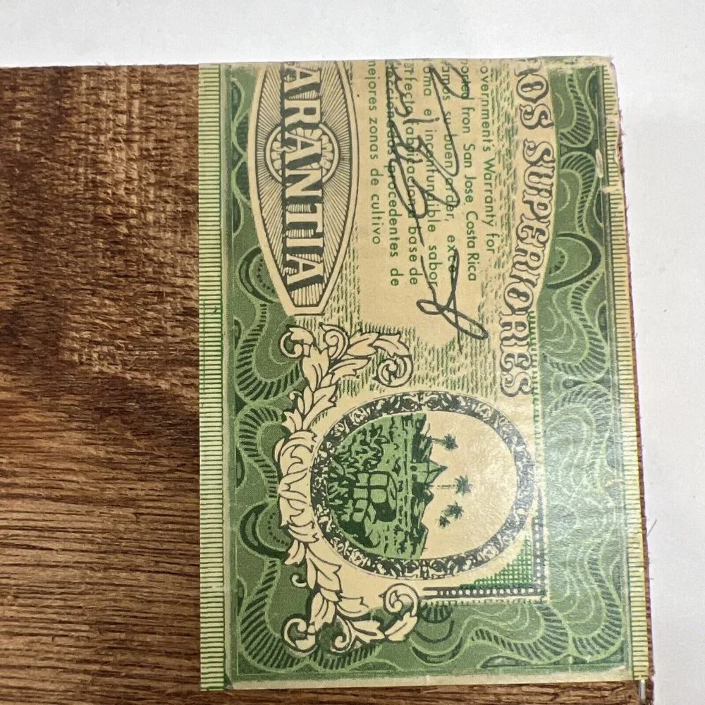MONTOYA ROYAL CORONA WOODEN CIGAR BOX HAND MADE CANARY ISLAND BLEND